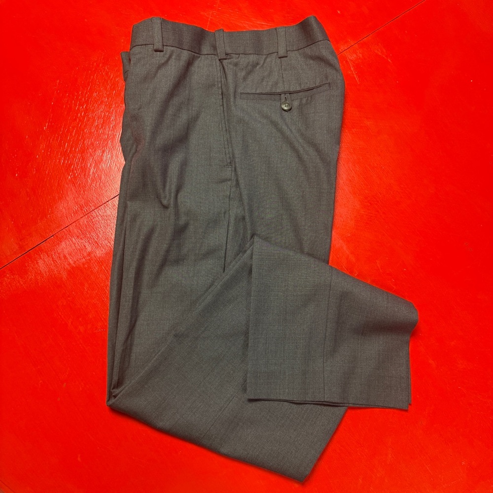ROUNDTREE AND YORKE CHARCOAL SLACKS SIZE 30x32